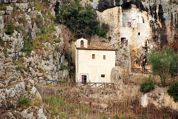 Chiesetta rupestre Santissima Trinita - anno Mille