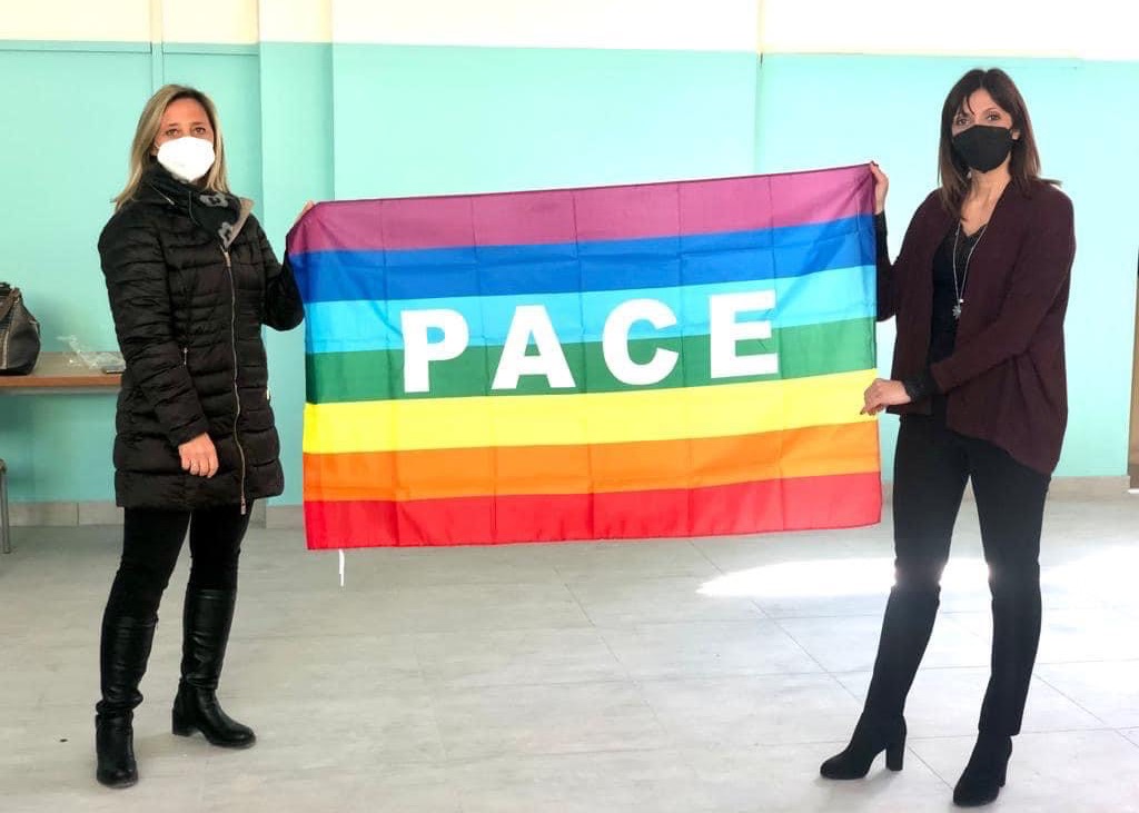 A SCUOLA DI PACE: CONSEGNA BANDIERE NEI PLESSI SCOLASTICI 
