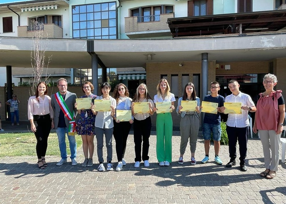 Otto borse di studio per 8 ragazzi meritevoli