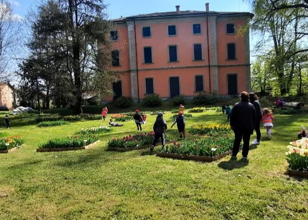 🌷Torna questa #primavera la fioritura dei bulbi al Parco di Villa Premoli, ingresso libero, ti aspettiamo!