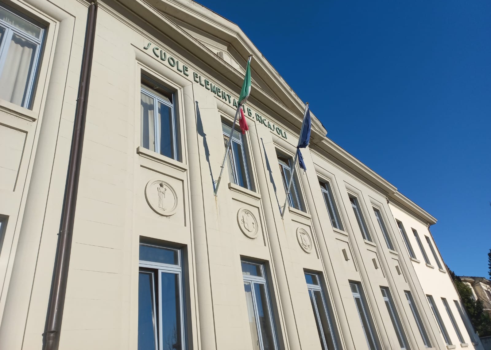 M2C4 - 2.2 Intervento di efficientamento energetico per mezzo di relamping interno da eseguirsi nei plessi scolastici Giovanni XXIII e Bettino Ricasoli