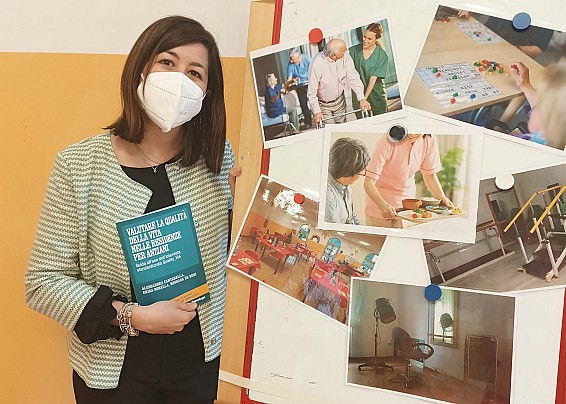 La nostra psicologa Monica aiuta i nostri ospiti a mantenere buona funzionalità cognitiva con interventi di stimolazione con delle attività giocose.