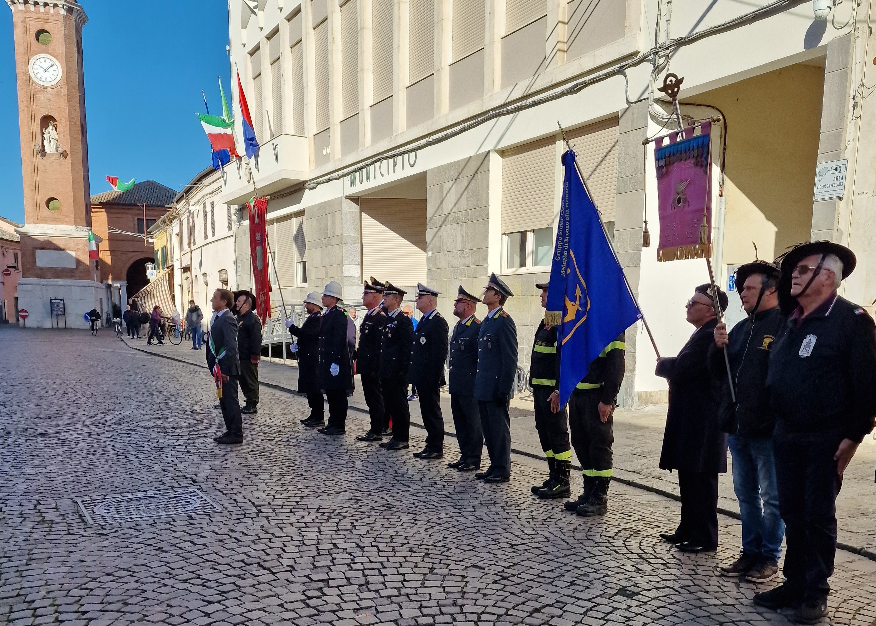 Comacchio, Celebrazioni del 4 novembre con deposizione di corone d’alloro, alzabandiera, corteo e Santa Messa. Taglio del nastro al parco della Resistenza.