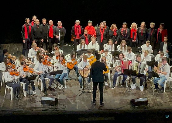 Radici sonore, gruppo della Scuola di musica di Comacchio, riceve il premio speciale “Nuove generazioni” al concorso “Tin bota”