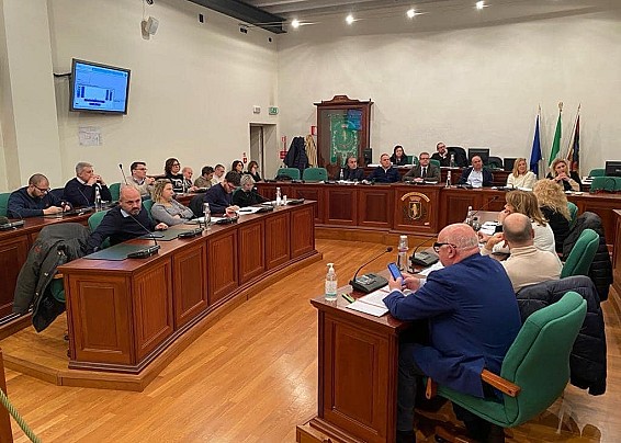 29/12/2023 Approvato il bilancio di previsione 2024, senza voti contrari e senza che sia stato presentato alcun emendamento: tasse bloccate, mantenuto lo standard qualitativo dei servizi non facendo pesare sulle famiglie l’aumento dei costi