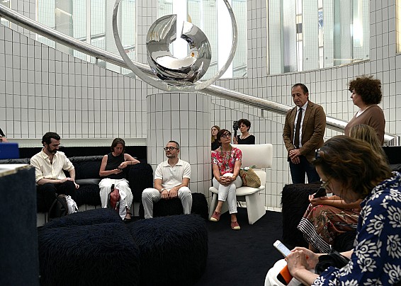 Progetto di collaborazione tra Casa Museo Remo Brindisi e il marchio Adrenalina/Debonademeo Studio prosegue con il Press Tour presso la Casa del Maestro