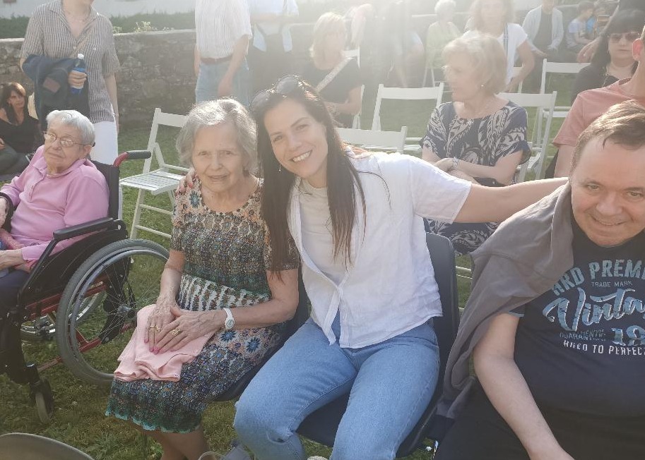 NONNI IN OPERA