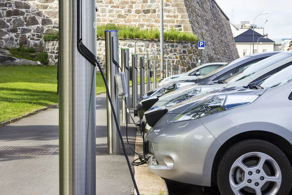 Colonnine di ricarica elettrica - fondi PNRR: richieste per il secondo bando