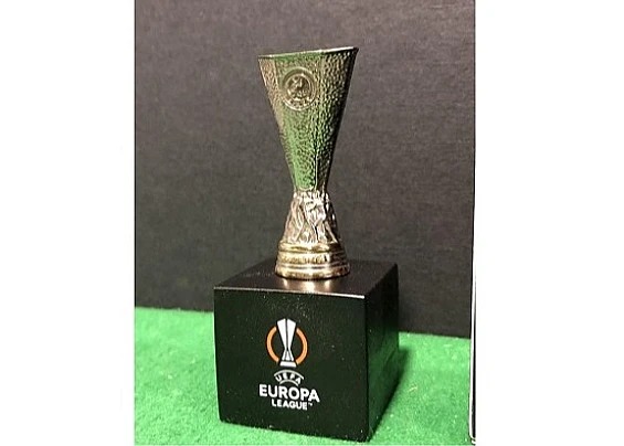 ESPOSIZIONE DELLA RIPRODUZIONE GIGANTE DELLA COPPA DI EUROPA LEAGUE (in piazza del Comune di Aviatico)