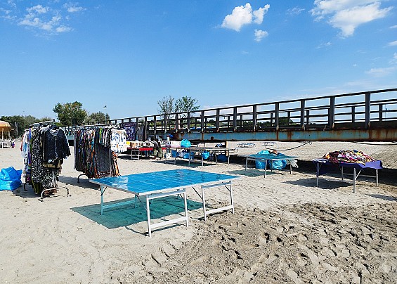 Comacchio, Polizia Locale: Intervento finalizzato al contrasto dell'abusivismo commerciale.