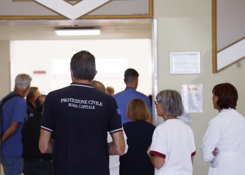 Soccorritori Feriti nell'incendio di Torre Spaccata, appello ai cittadini a donare il sangue.