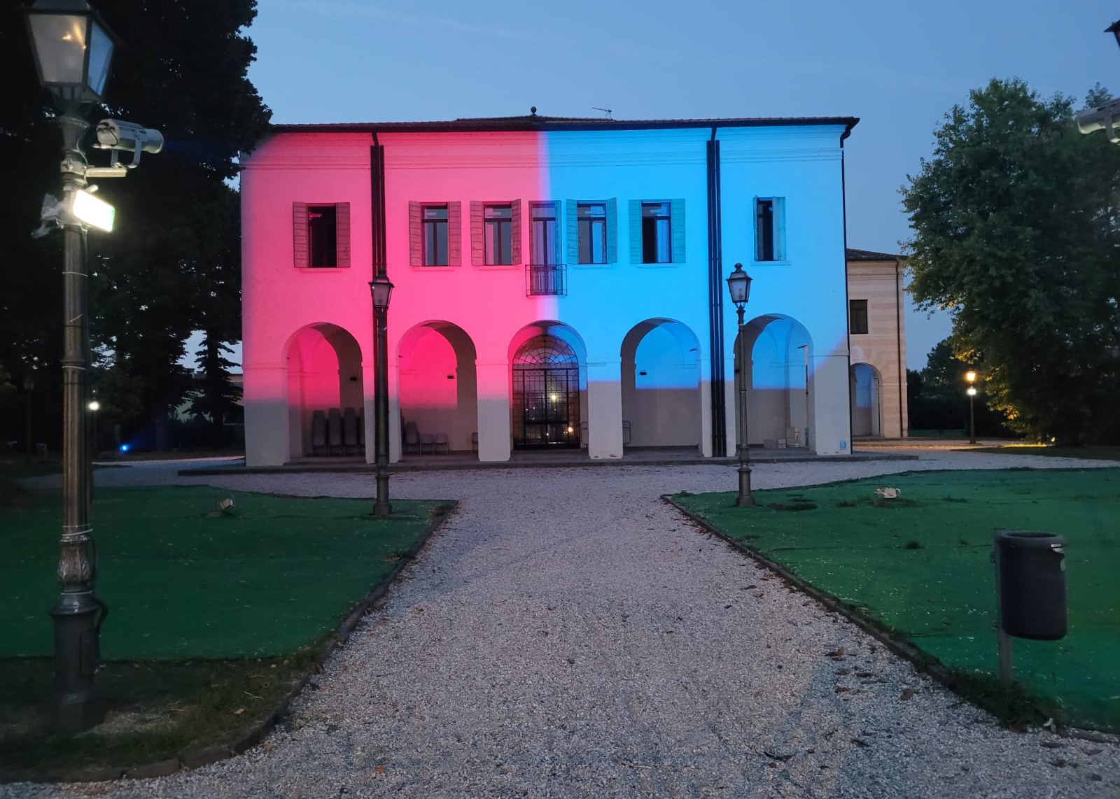 14/10/2024 Villa Obizzi si illumina di blu e rosa per il Babyloss Awareness Day