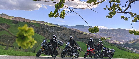In moto a Sassocorvaro Auditore: www.1000curvediSassocorvaroAuditore