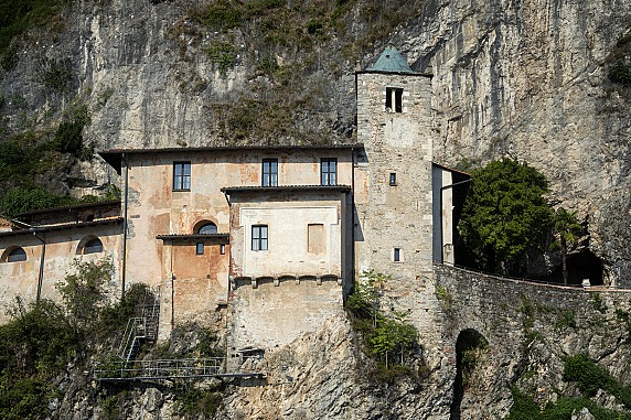 eremo-di-santa-caterina-del-sasso-1d1e880c-2b1d-4418-8881-b92008afe87a