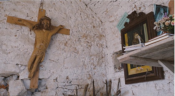 Crocifisso-all'interno-della-Chiesina