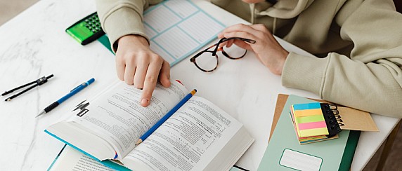 Bando per l'assegnazione di n. 4 Borse di Studio "A. Maradini e Comune" per Studenti della Scuola Secondaria di Primo Grado