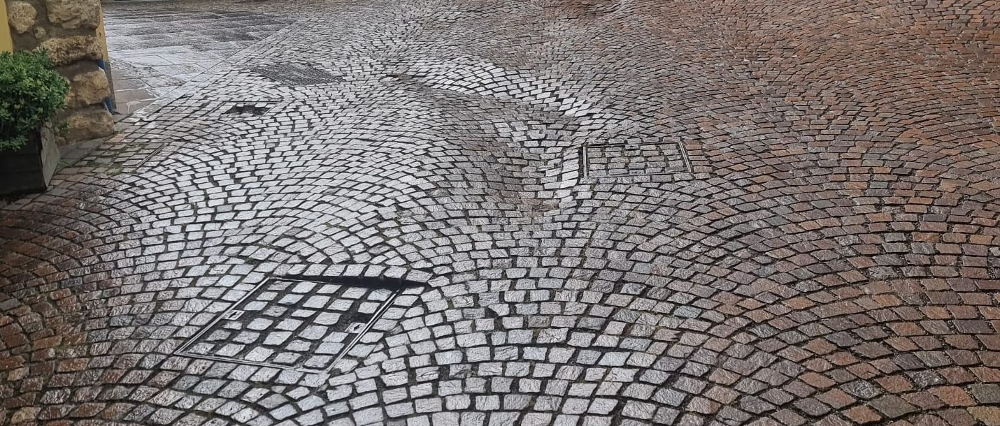 "Bomba d'acqua di ieri 21 luglio 25" - Interdizione parziale del traffico in Piazza Chiesa