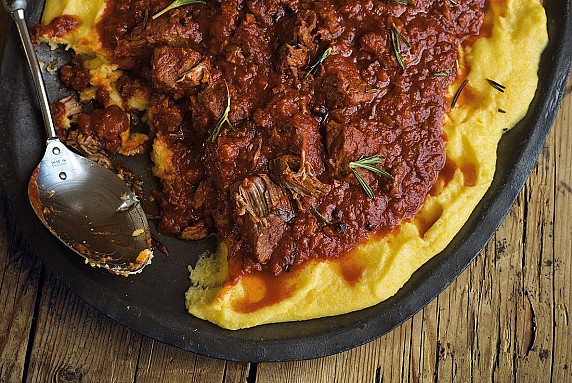 scottiglia-con-polenta-alla-spianatora,id=98480692,b=lecker,w=1100,rm=sk