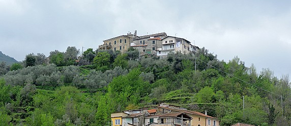 Maro_Castello_vista_da_Borgo