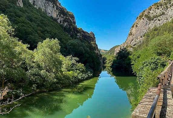 Gola-del-Furlo-fiume-Candigliano