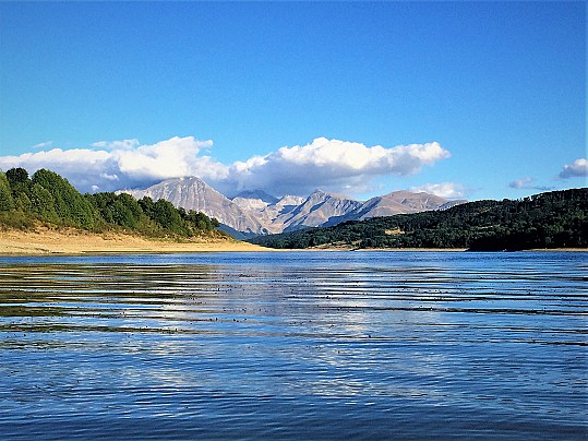 2560px-Campotosto_lake