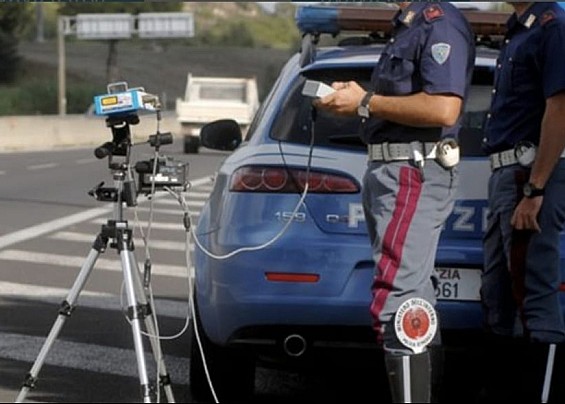 AVVISO CONTROLLO ELETTRONICO DELLA VELOCITÀ