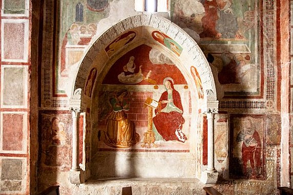 Affreschi-nella-chiesa-templare-di-Santa-Maria-ad-Cryptas-600x400