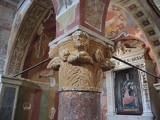Fossa_(AQ)_-_Chiesa_di_Santa_Maria_ad_Cryptas_62