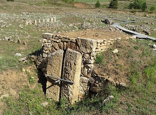 la-necropoli-di-fossa