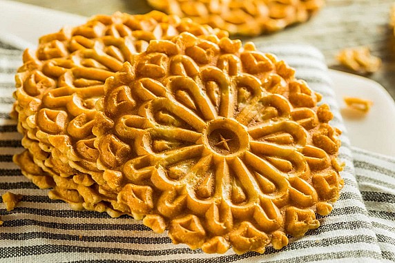 Authentic_Italian_Pizzelle_Recipe_Ferratelle_Abruzzesi-1200x800