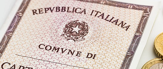 Avviso ai possessori di Carta d'identità cartacea: dal 3 agosto 2026 non avranno più valore per l’espatrio.