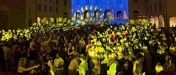 “Wannabe 2000 – La festa in piazza!”: un successo travolgente al Perdono 2025