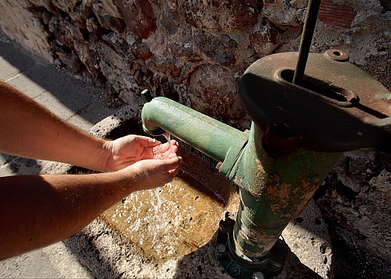 AVVISO DI NON CONFORMITA' DELL'ACQUA POTABILE AL CONSUMO UMANO.