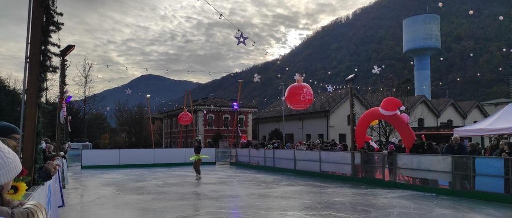 Avviso pubblico per la concessione temporanea del suolo pubblico per la installazione e gestione di una pista di pattinaggio su ghiaccio da posizionare presso il Parco del Mella durante le festivita’ natalizie per gli anni 2025, 2026 E 2027.