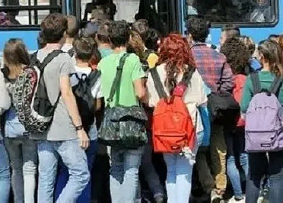 AVVISO PUBBLICO  COMPARTECIPAZIONE ALLE SPESE DI TRASPORTO SCOLASTICO PER STUDENTI DELLE SCUOLE SECONDARIE DI 2° GRADO RESIDENTI CHE USUFRUISCONO DEL SERVIZIO DI TRASPORTO DI LINEA PER L’ANNO SCOLASTICO 2025/2026.