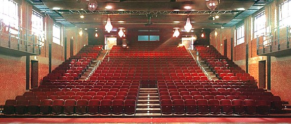 Il Comune di Sarezzo propone la visione di due spettacoli teatrali della stagione 2025/2026 del Teatro "Franco Parenti"
