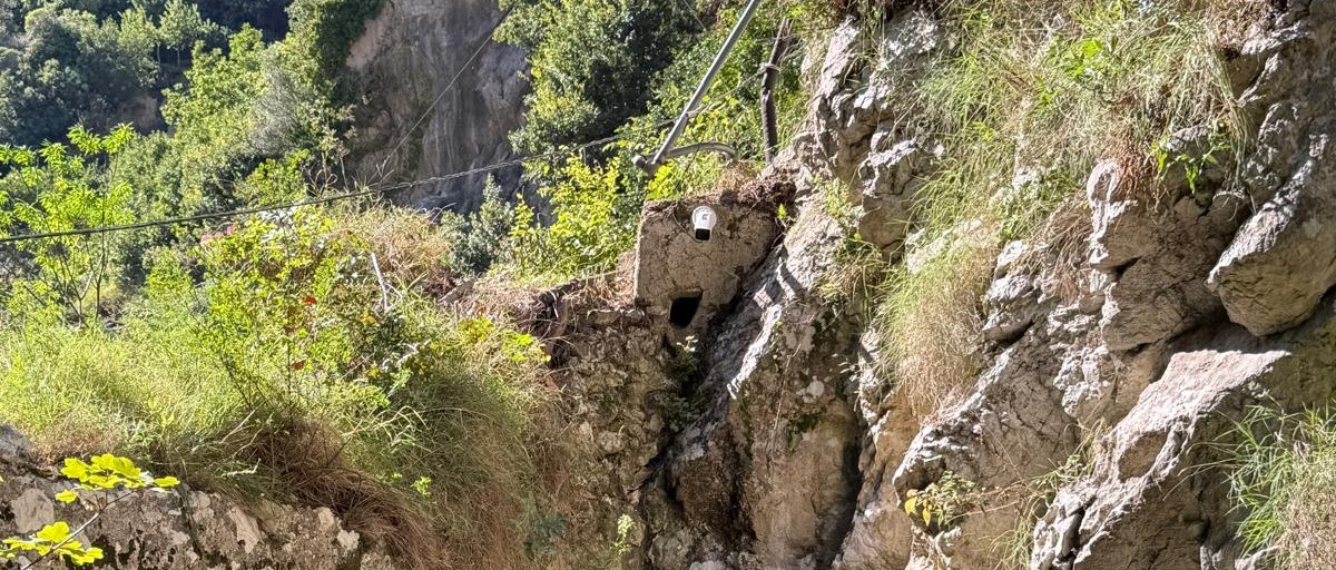 Atrani potenzia la sicurezza del territorio: nuove telecamere nelle aree più impervie del tratto finale del vallone del Dragone