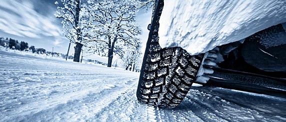 Ordinanza per la circolazione invernale 2025/2026: obbligo di pneumatici invernali o dispositivi antisdrucciolevoli