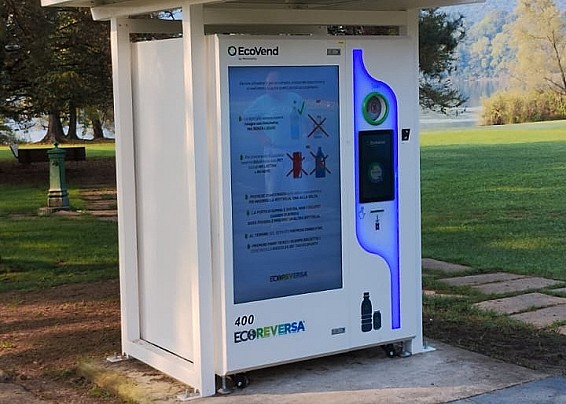 Eco-compattatore “Mangiaplastica” al parco Berrini