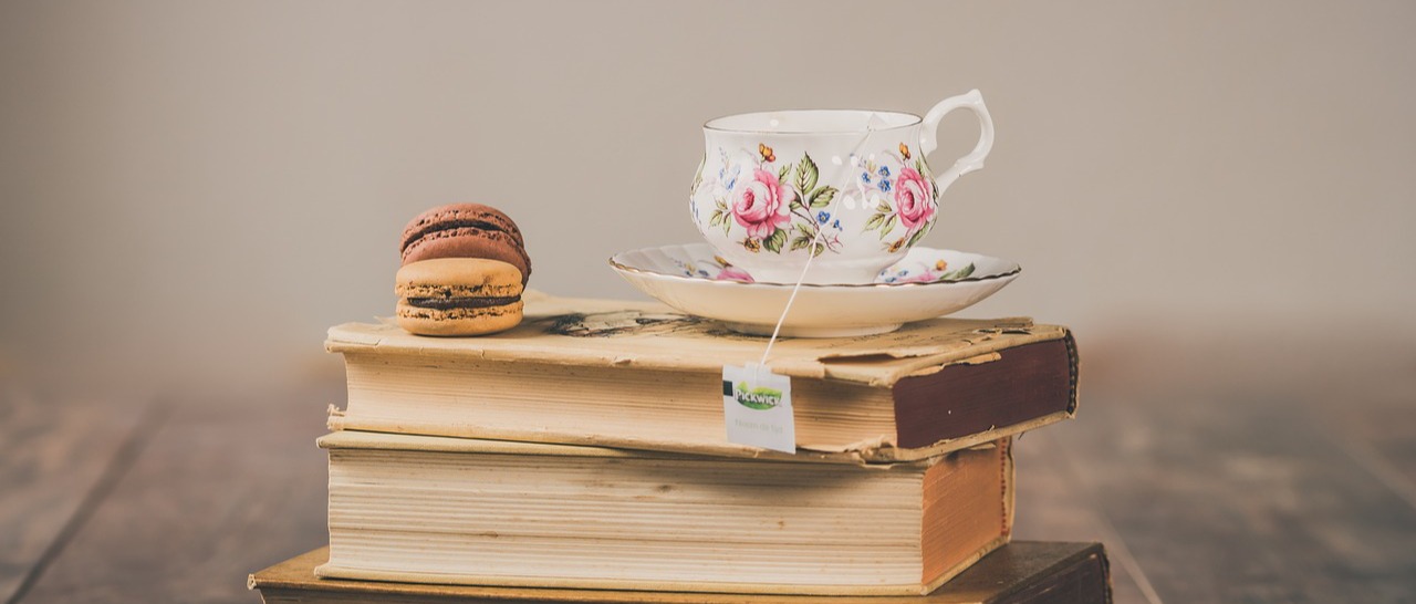 "L'ora del tè: Viaggio nella letteratura"