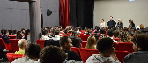 Proiezione del film "Familia" per le scuole