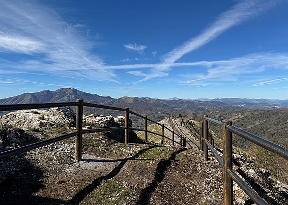 Lavori per la riqualificazione ambientale, valorizzazione dell'ecosistema forestale e miglioramento della fruizione pubblica del Bosco Favino.