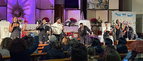 È stato un concerto gospel travolgente quello dei Keynotes Gospel Choir