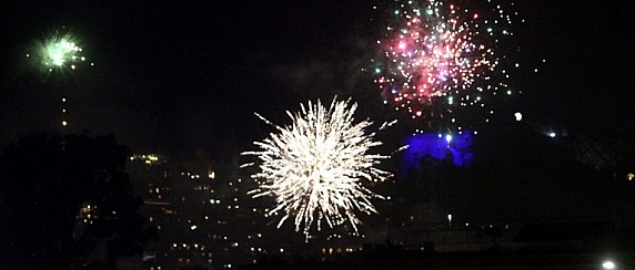 Informazioni utili sull'utilizzo conspevole dei fuochi d’artificio per un divertimento sicuro nel rispetto di tutti.