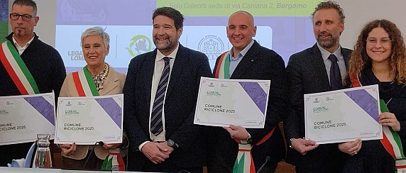 ♻️ Premio “Comune Riciclone” 2025: Alfianello tra i Comuni più virtuosi nella gestione dei rifiuti&nbsp;♻️