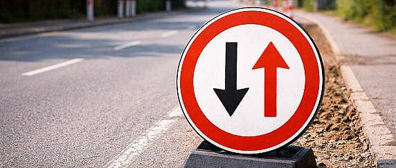 Sensi unici alternati per pulizia fognatura