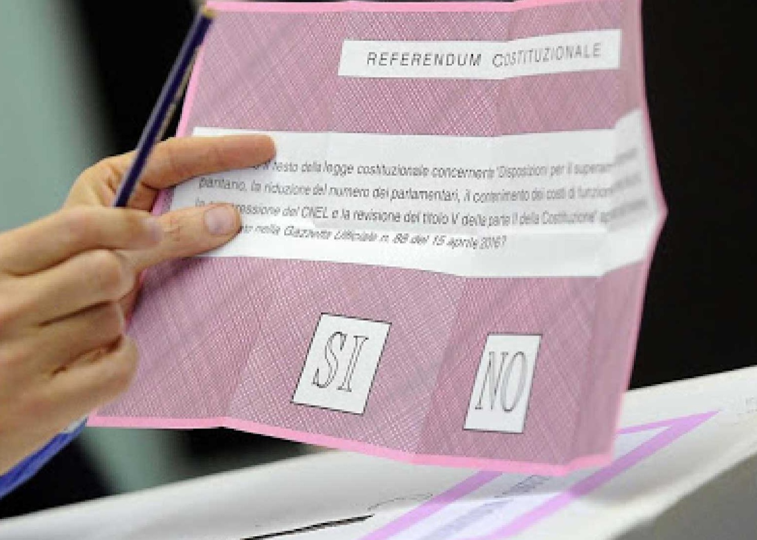 OPZIONE DEGLI ELETTORI TEMPORANEAMENTE ALL'ESTERO  ESERCIZIO DEL VOTO PER CORRISPONDENZA NELLA CIRCOSCRIZIONE ESTERO