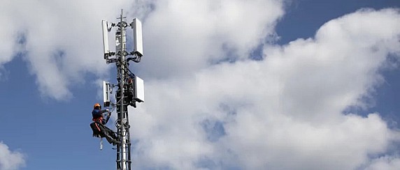 REALIZZAZIONE DI UNA NUOVA INFRASTRUTTURA PER TELECOMUNICAZIONI MULTIGESTORE - PALO METALLICO PORTA ANTENNE E PARABOLE