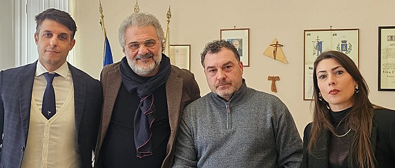 Il Sindaco di Terracina Francesco Giannetti questa mattina ha ricevuto il papà di Federico Salvagni, il giovane investito e ucciso sulla ex Provinciale per S. Felice Circeo a Ferragosto. 