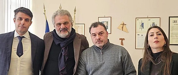 Il Sindaco di Terracina Francesco Giannetti questa mattina ha ricevuto il papà di Federico Salvagni, il giovane investito e ucciso sulla ex Provinciale per S. Felice Circeo a Ferragosto.&nbsp;